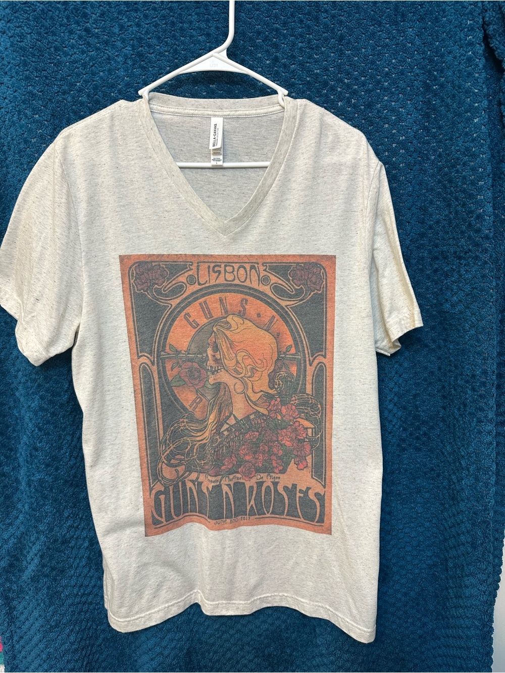 Guns N' Roses Lisbon Graphic V‑Neck Tee - Beige with Orange Print